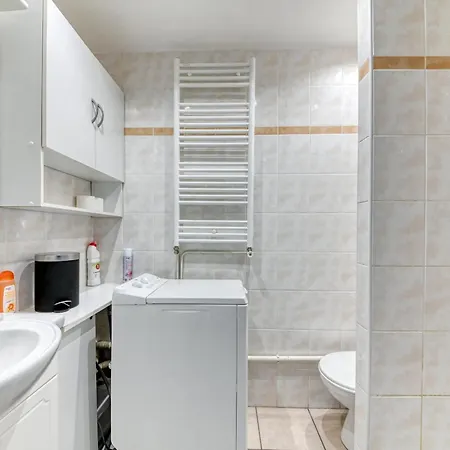 Charming Flat In Gratte-ciel