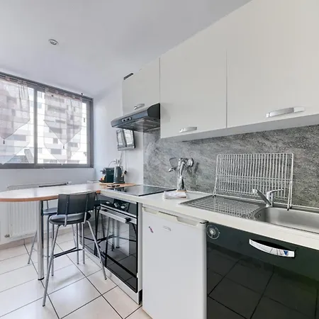 Charming Flat In Gratte-ciel